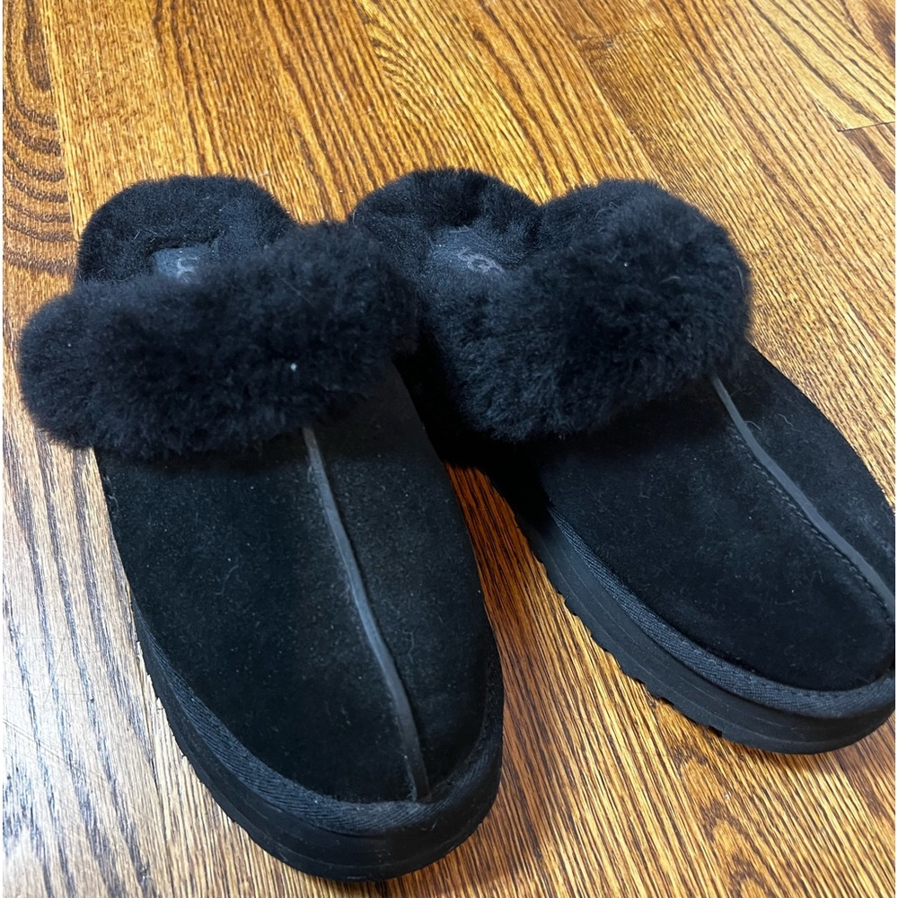 UGG slippers hardly used size 8